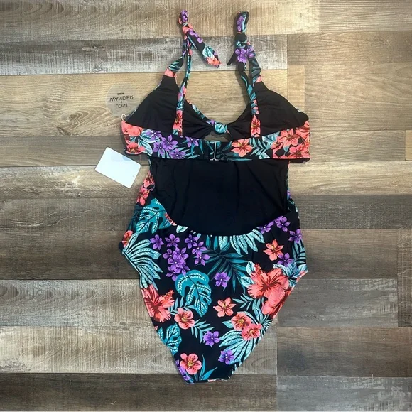 Lost + Wander Beach Wonderland One Piece 🌺 - Picture 9 of 12